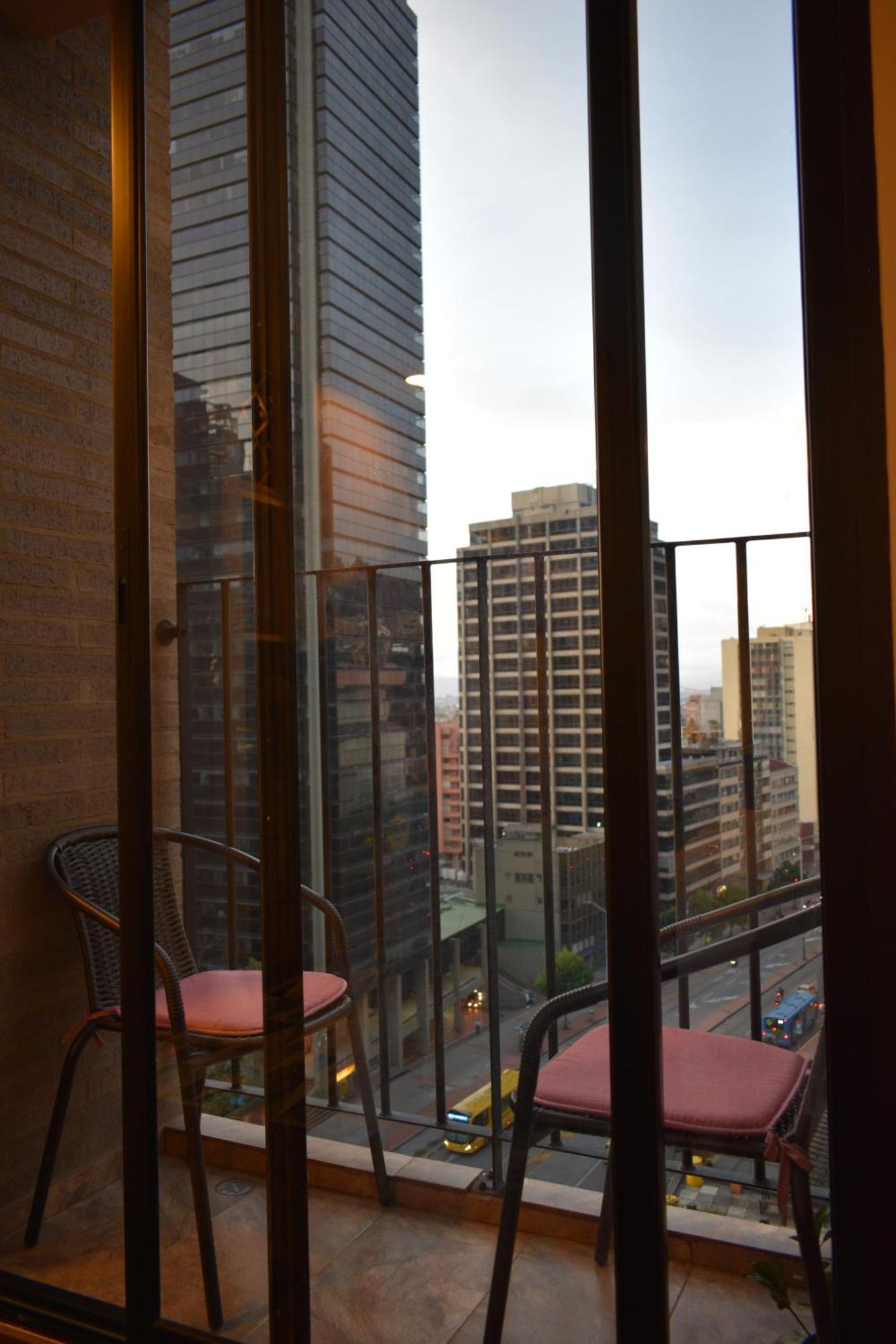 Toscano S Aparta Estudio Hospedaje Amoblado Torre 2 Equilibrium Bogotá Extérieur photo